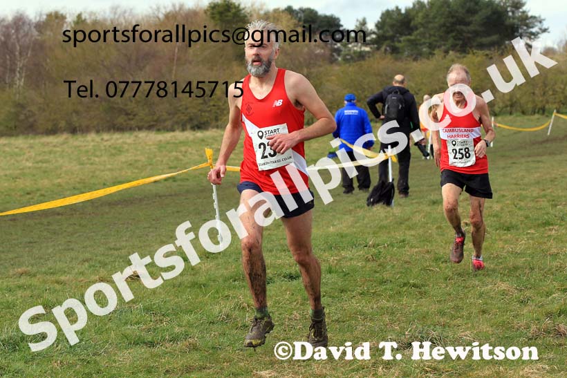 Men 35 to 60 in the 2023 BMAF Cross Country Champs., Wallsend. Photo: David T. Hewitson/Sports for All Pics